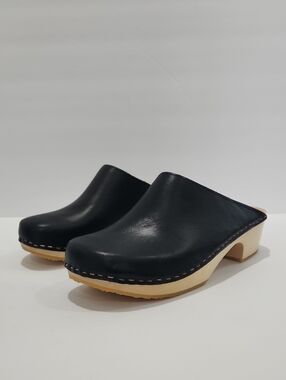 Kit + Clogs Studio Onyx Mini Klassisk Clog (NWOT)